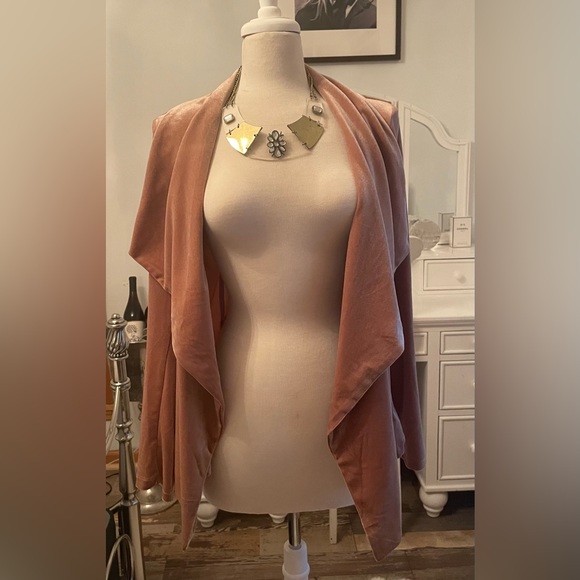 Gorgeous Velvet Dusty Rose Jacket! So soft and feminine. Chic Draping - Picture 2 of 10